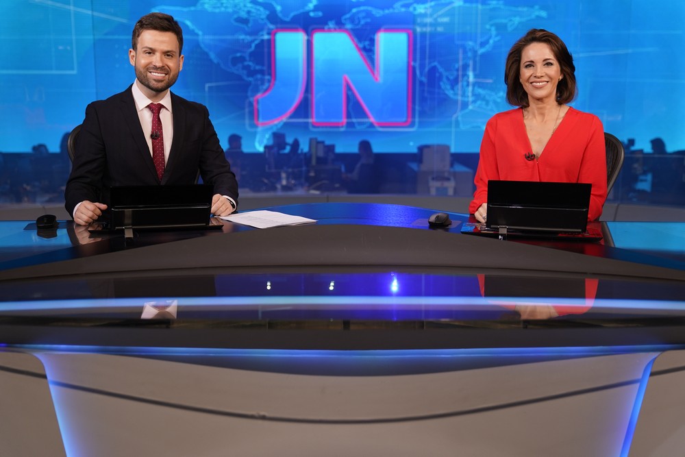Saiba quem são os apresentadores do Jornal Nacional deste sábado (26/10)