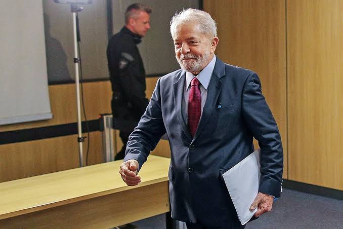 Saída de Lula da prisão: Saiba como acompanhar ao vivo e online