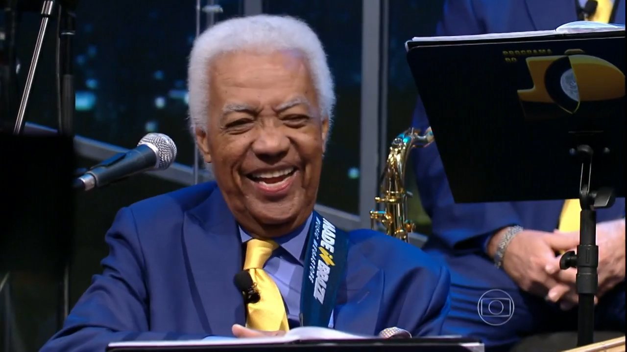 Morre Bira, baixista de Jô Soares, aos 85 anos de idade