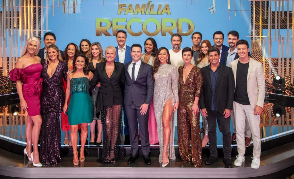 Família Record 19/12/2019: Segunda noite da troca de presentes e mais