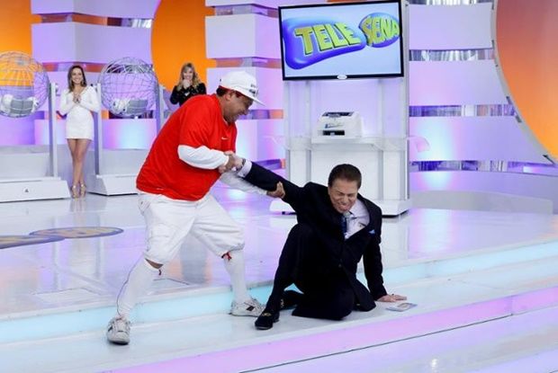 No aniversário de 89 anos de Sílvio Santos, relembre 5 momentos engraçados do apresentador