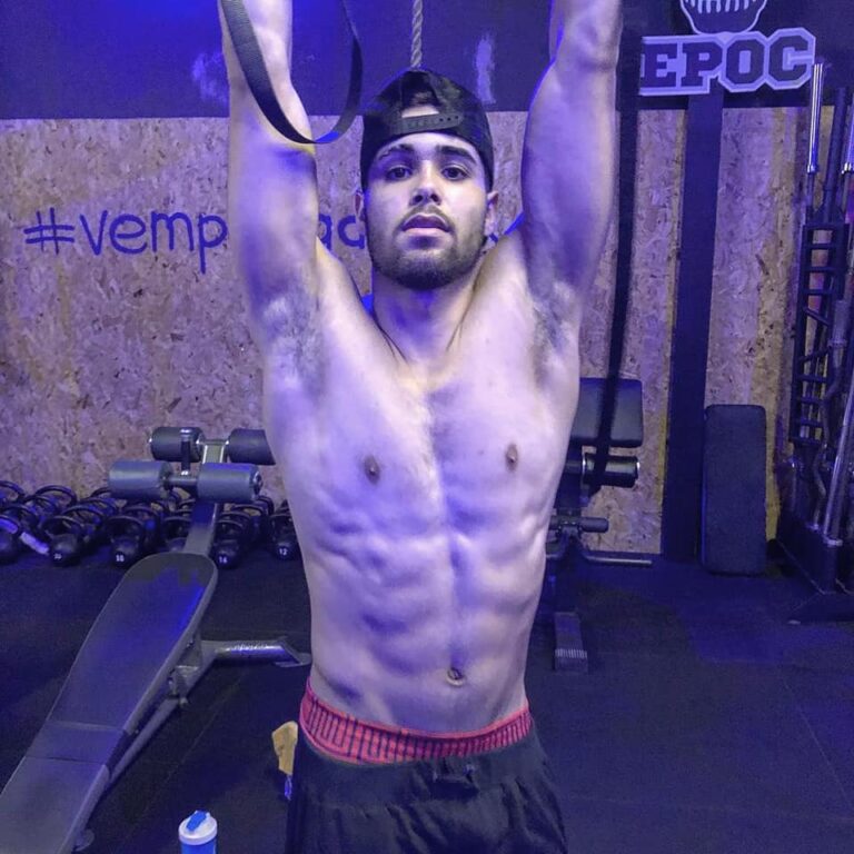 Suposta foto íntima de Jerry Smith com outro homem não é verdadeira