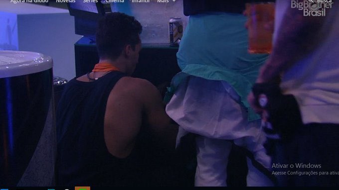 BBB20: Homens escondem bebida e revoltam Flayslane e internautas