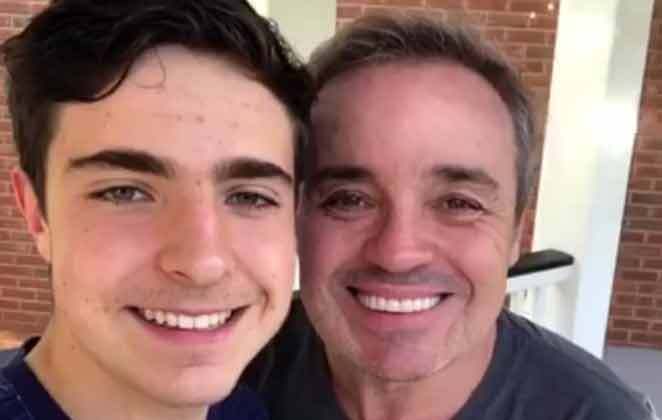 Filho de Gugu Liberato denuncia a própria mãe após enterro do pai