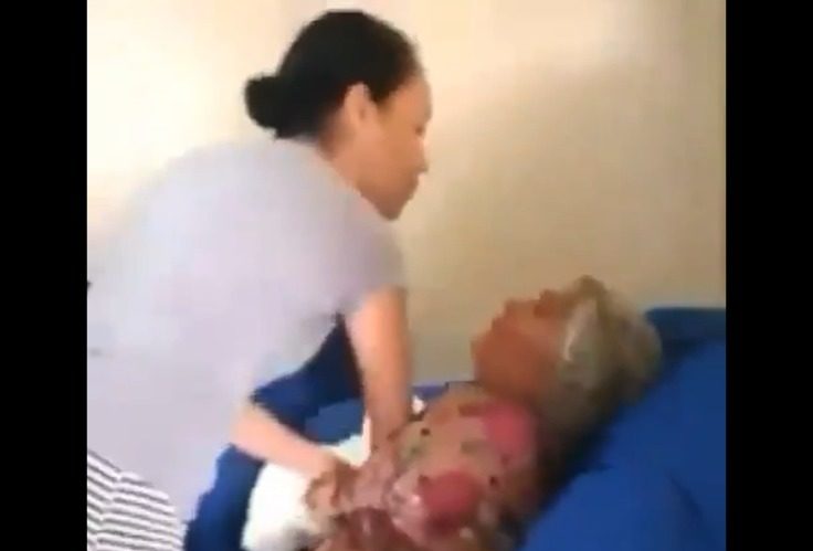 Vídeo flagra pastora evangélica batendo na sogra de 73 anos