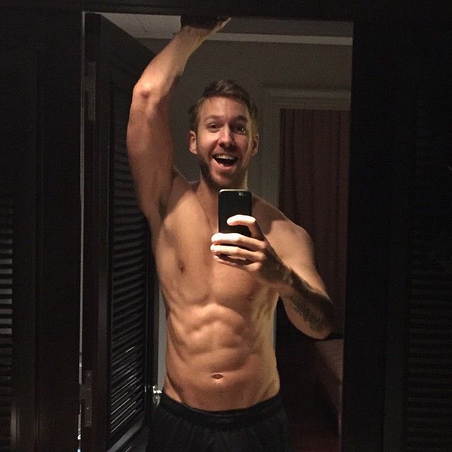 Calvin Harris tem suposto nude vazado na internet e imagem viraliza