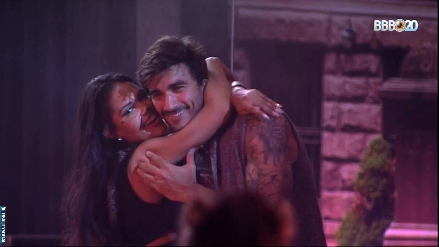 BBB20: Flayslane cospe em Gizelly, pede beijo a Guilherme e incomoda na festa