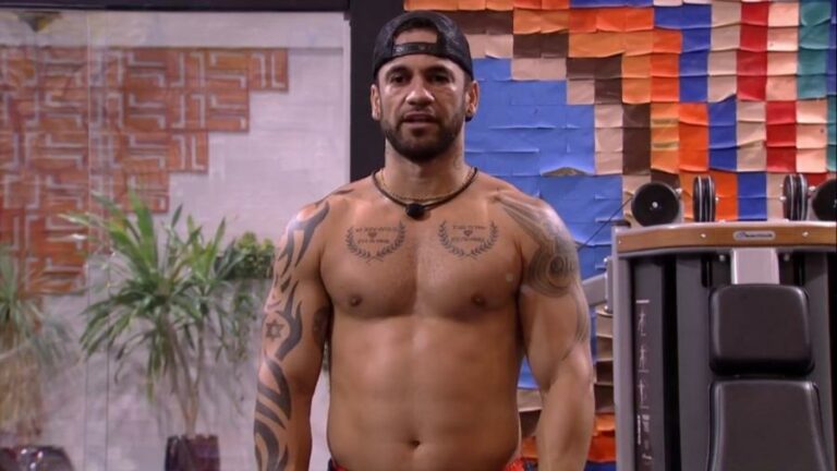 BBB20: Hadson se descuida ao trocar de roupa e nude vaza na web