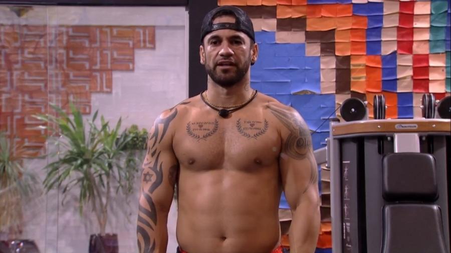 BBB20: Hadson se descuida ao trocar de roupa e nude vaza na web