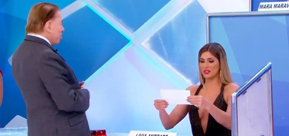Silvio Santos afasta Lívia Andrade do “Fofocalizando” após saia justa com a Igreja Universal
