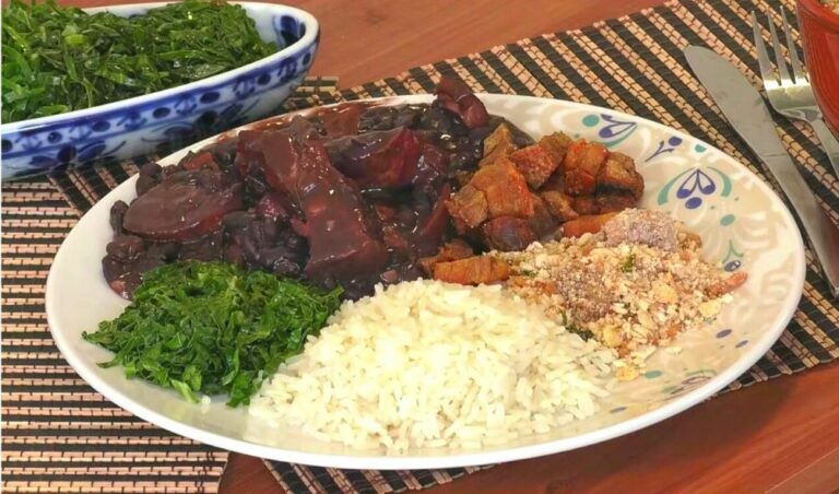 Receita de Feijoada rápida e farofa com banana e bacon do Melhor da Tarde, dia 22/04/2020