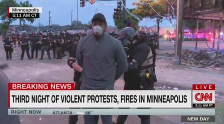 Repórter negro e latino da CNN é algemado ao vivo enquanto cobria protesto nos EUA