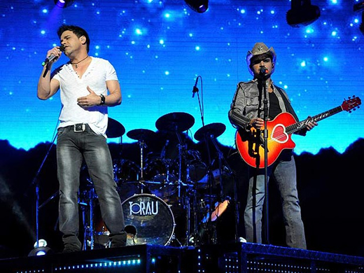 Live de Zezé di Camargo e Luciano é cancelada após músicos da dupla contraírem Covid-19