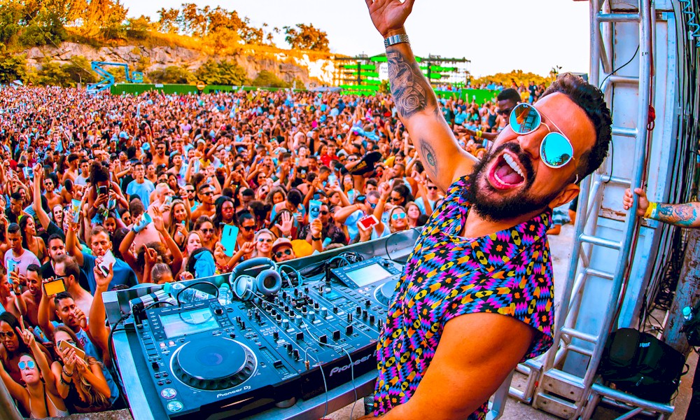 Live de Dennis DJ: Saiba como assistir online neste sábado (09/05/2020)