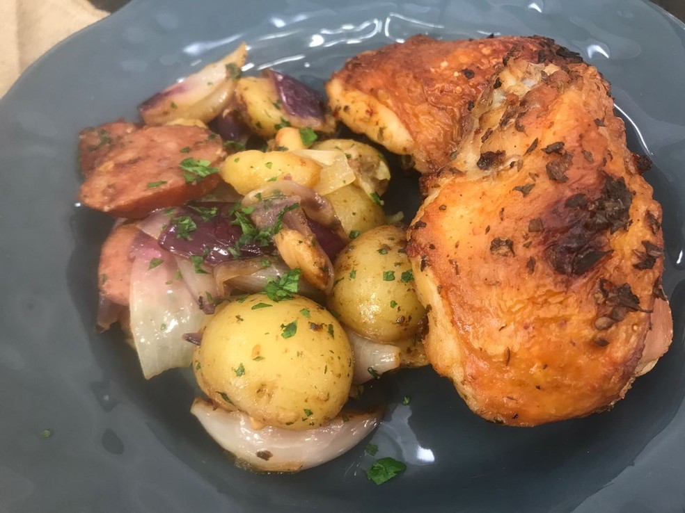 Receita de Sobrecoxa de Frango com Batatas e Linguiça de Ana Maria Braga no Encontro 18/05/2020