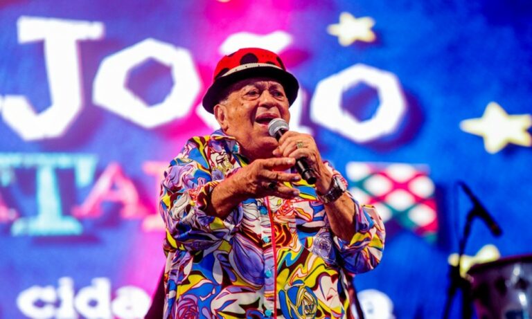 Cantor Genival Lacerda sofre AVC e é internado às pressas em Pernambuco