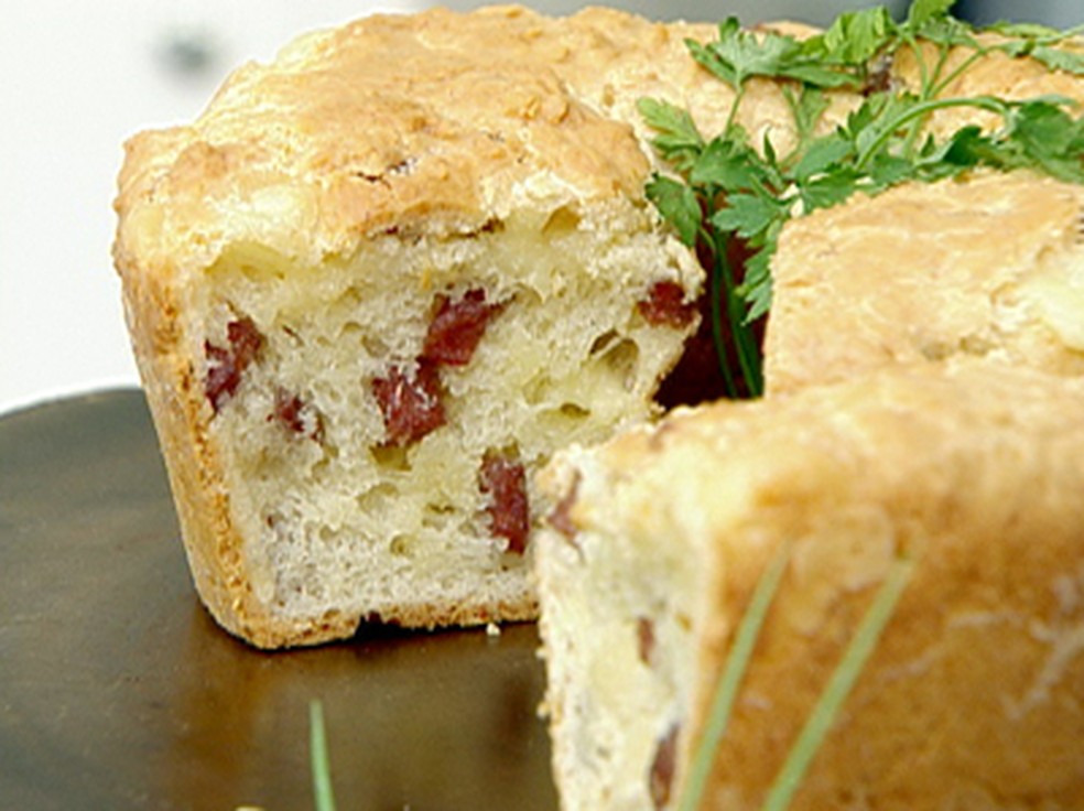 Receita de Bolo de Pão de Queijo da Ana Maria Braga no Encontro 26/06/2020