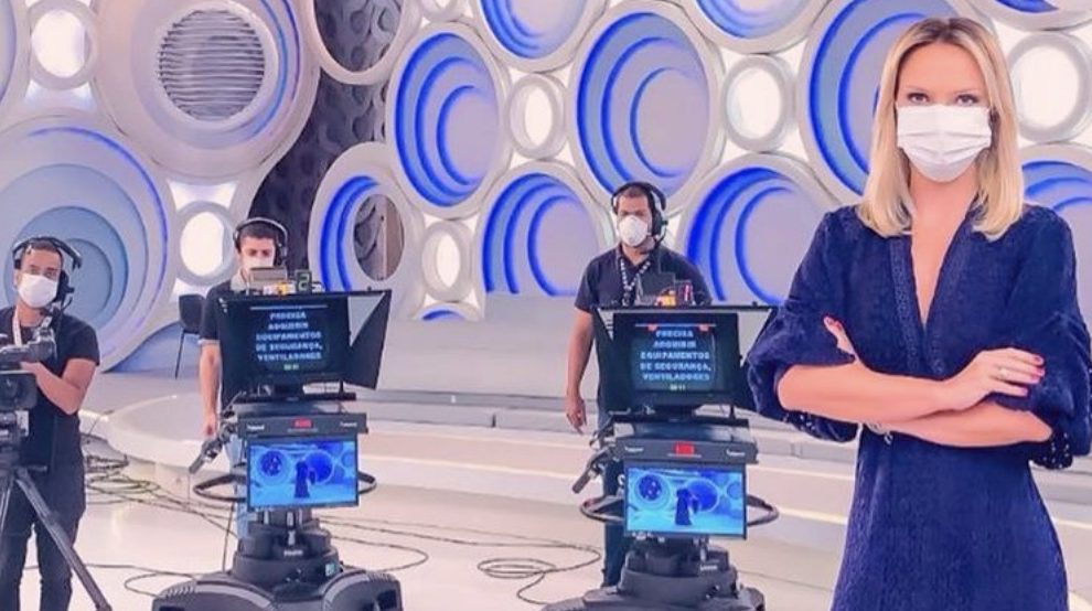 Eliana surge de máscara nas redes sociais e revela que segue sem sintomas de coronavírus