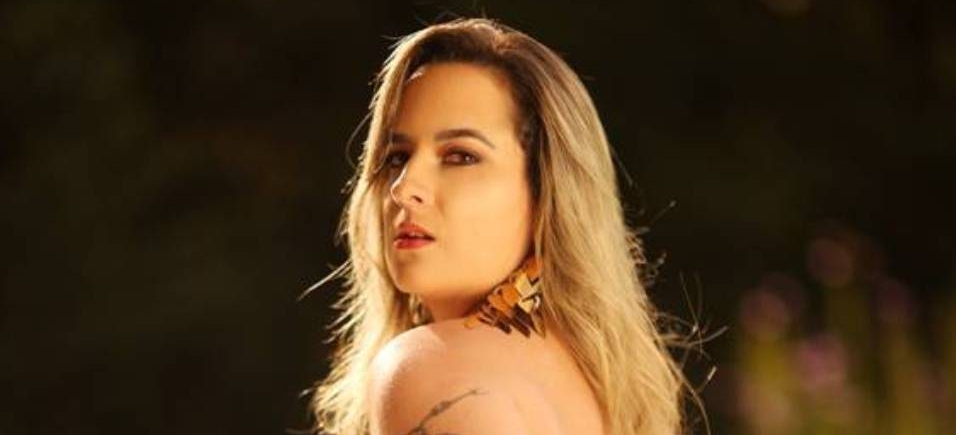 Ex-candidata a Miss Bumbum sofre acidente de moto e perde braço