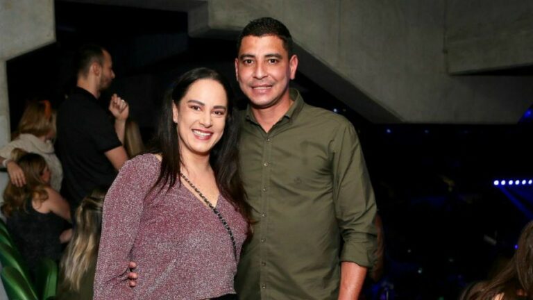 Silvia Abravanel compartilha foto com namorado e se declara: “Pra sempre quero estar com você”