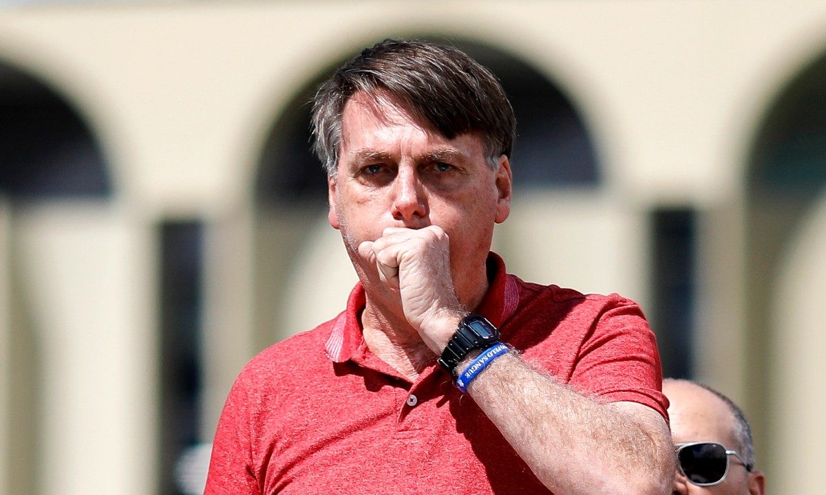 Bolsonaro apresenta sintomas de coronavírus e cancela agenda presidencial