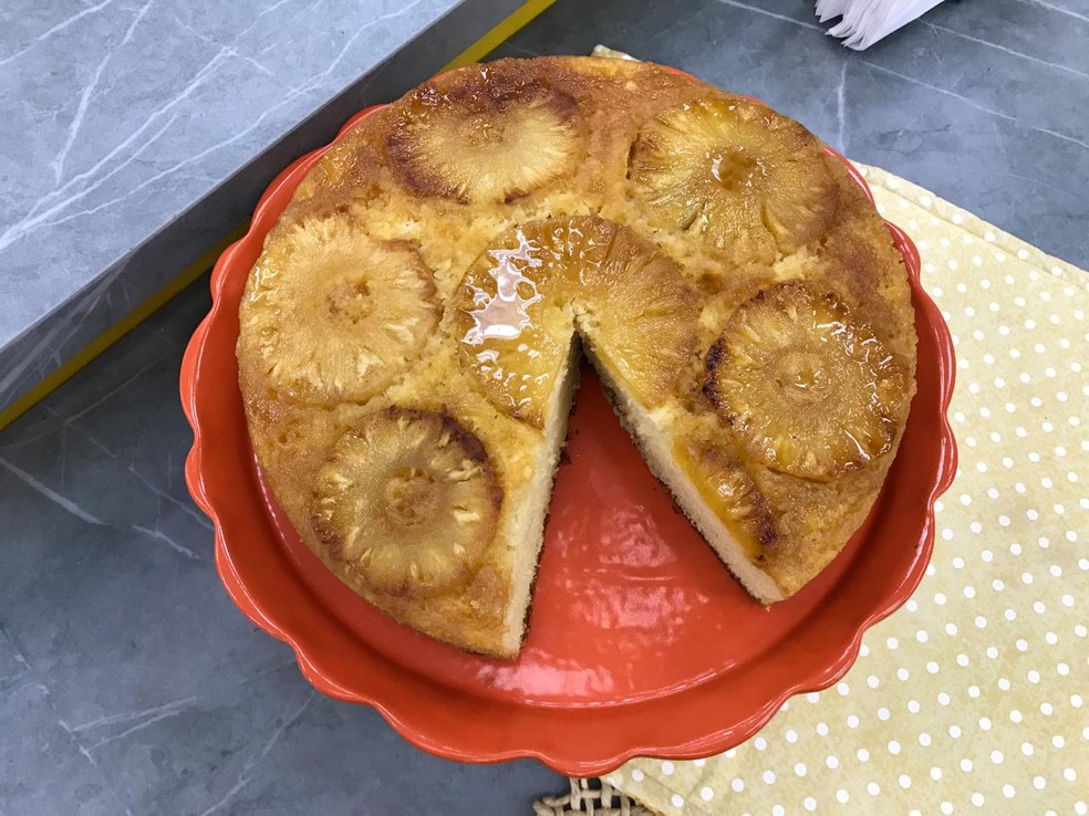 Receita de Bolo de Abacaxi Invertido da Ana Maria Braga no Encontro, dia 24/07/2020