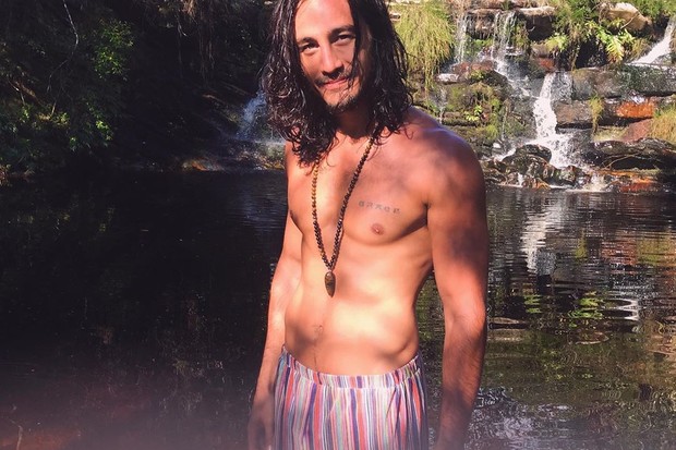 Tiago Iorc tem suposto nude vazado na web e internautas repercutem