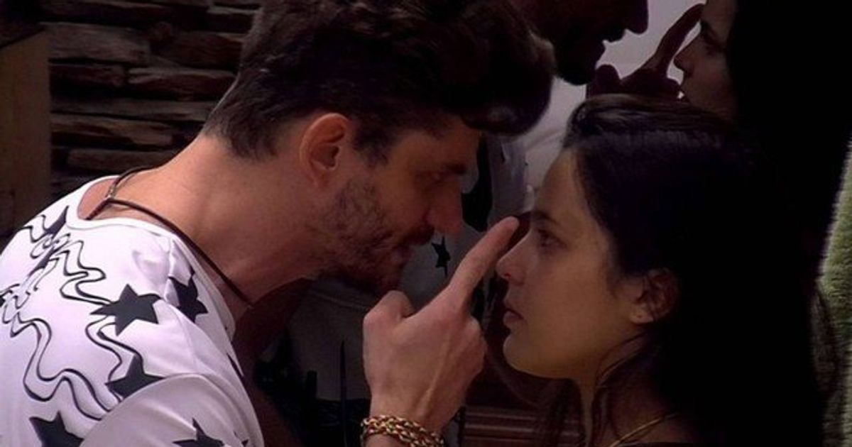 Vaza vídeo em que Emilly relata agressões de Marcos no confessionário do BBB17