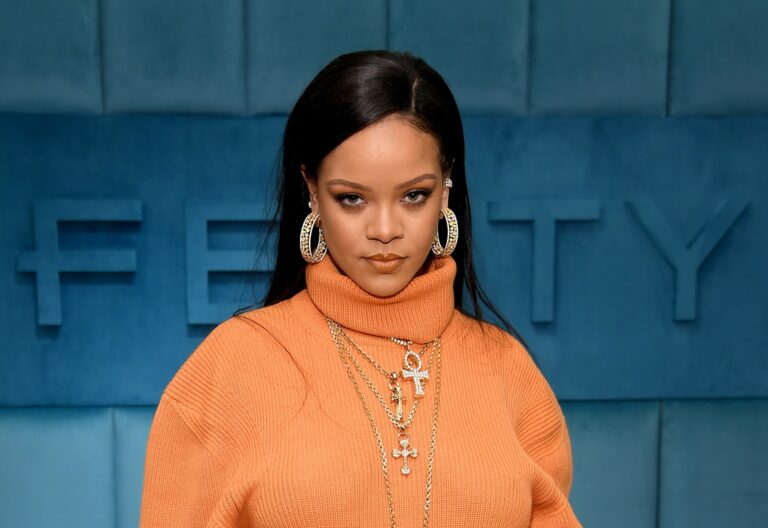 Produtos cosméticos de Rihanna chegam ao Brasil
