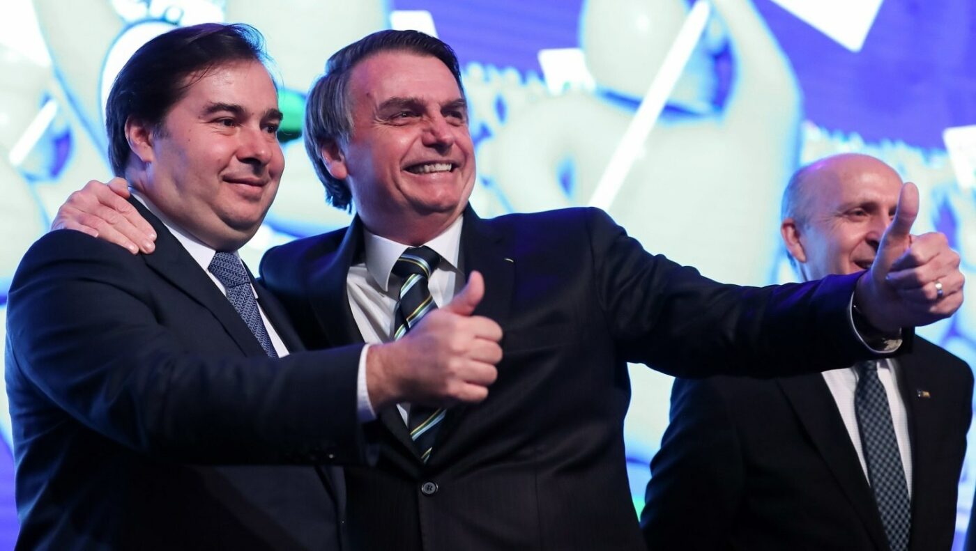 Maia diz que não vê crimes em pedidos de impeachment contra Bolsonaro