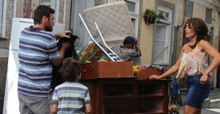 A Força do Querer: Bibi e Rubinho são jogados na rua e ficam sem ter onde morar