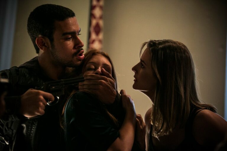 Totalmente Demais: Eliza vira refém de Sofia e Jacaré