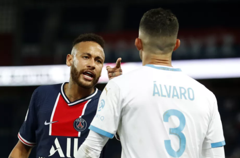 Neymar desabafa após sofrer racismo: “Único arrependimento que tenho é por não ter dado na cara desse babaca”