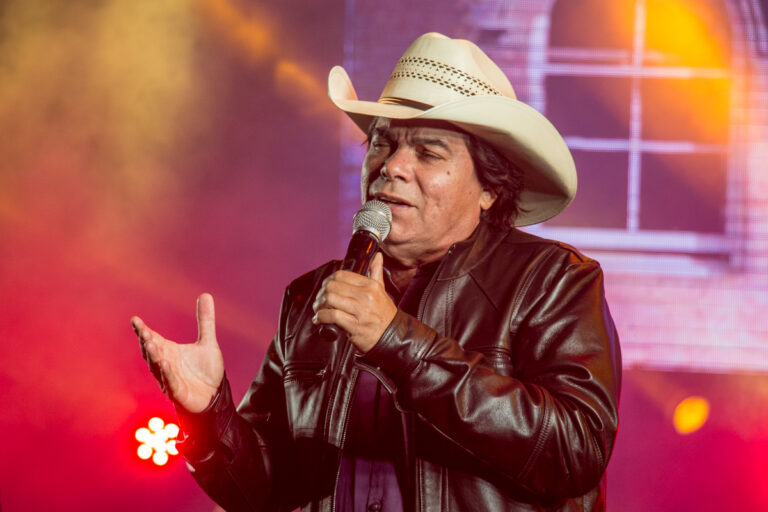 Cantor Parrerito, do Trio Parada Dura, é internado na UTI com coronavírus