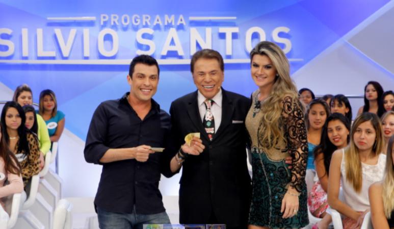 Programa Silvio Santos 04/10/2020 – Jogo das 3 Pistas, Câmeras Escondidas e mais