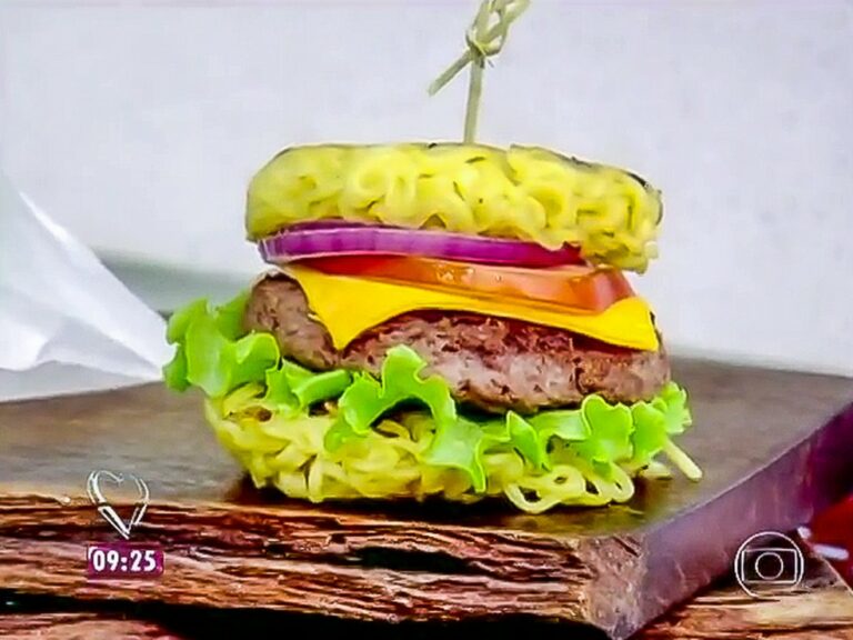 Receita de Hambúrguer de Macarrão Instantâneo da Ana Maria Braga no Encontro, dia 01/10/2020
