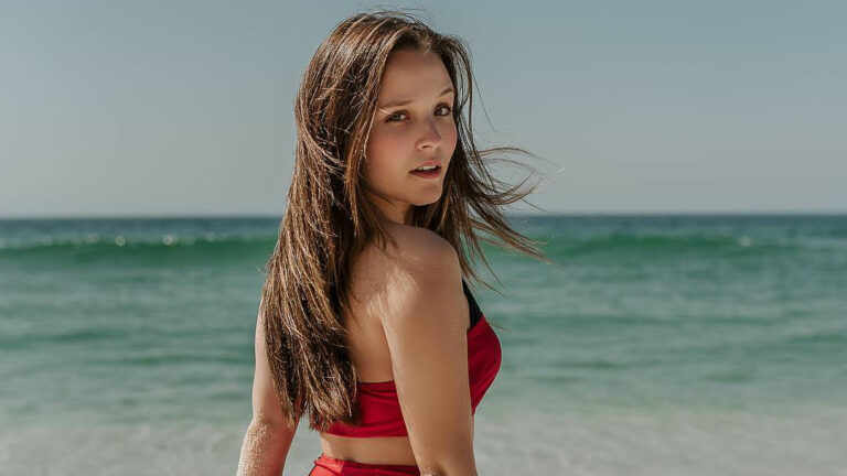 Larissa Manoela responde se vê problema em fãs acharem que ela ainda é criança