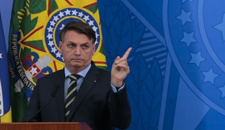 Jair Bolsonaro afirma que vacina contra Covid-19 não será obrigatória