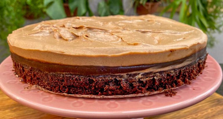 Receita de Bolo de Chocolate com Caramelo no Mais Você, dia 26/01/2021