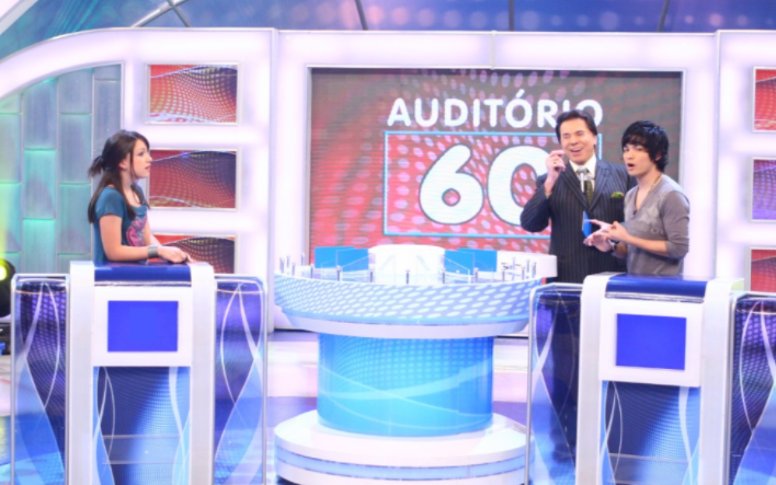 Programa Silvio Santos 14/02/2021: Jogo das 3 Pistas, Câmeras Escondidas e mais