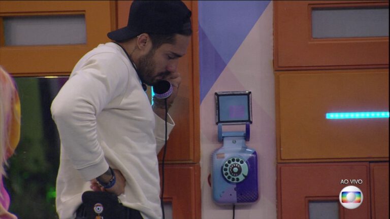 BBB21: Arcrebiano atende o Big Fone mais uma vez; veja quem ele mandou ao Paredão