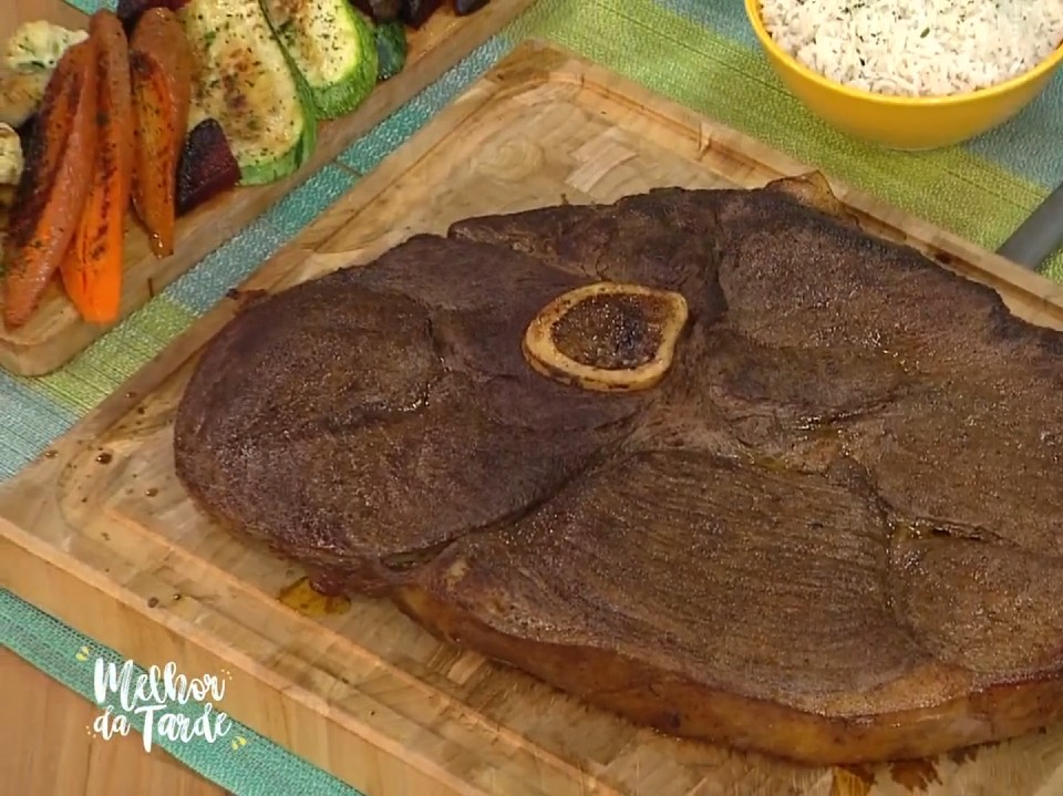 Bife capitão na chapa com legumes grelhados e molho de limão