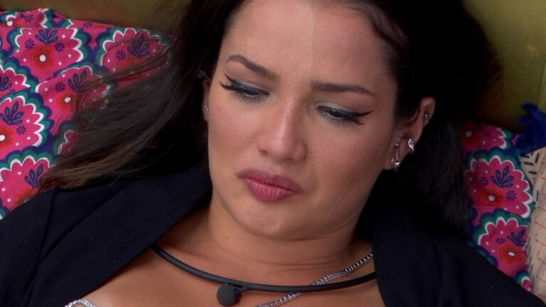 BBB 21: Juliette se isola no quarto e chora: “Bando de hipócritas”