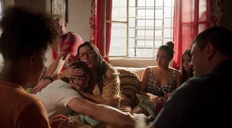 Amor de Mãe: Lurdes volta para casa com Danilo e conta toda verdade