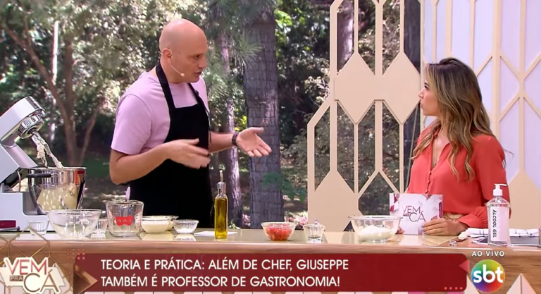 Patricia Abravanel erra nome de receita, irrita convidado e é corrigida ao vivo