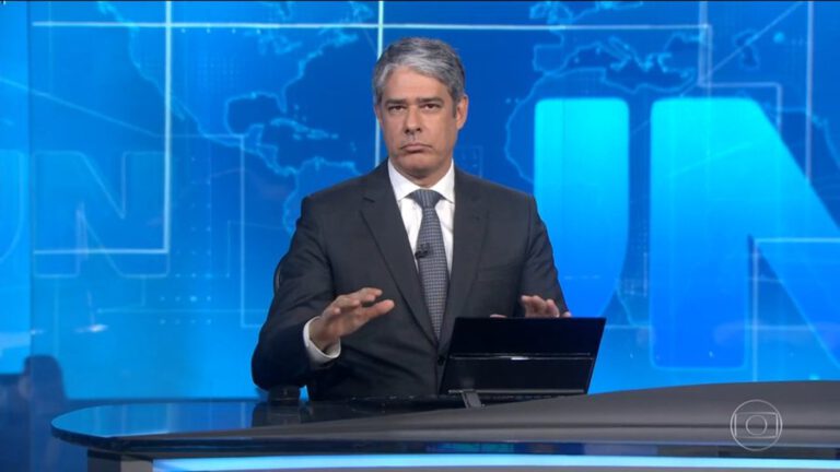 William Bonner fica sem rumo ao vivo após falha técnica no Jornal Nacional