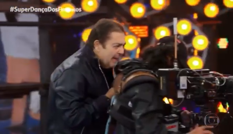 Faustão solta grito contra funcionário na Globo e sentencia: “Preparado?”