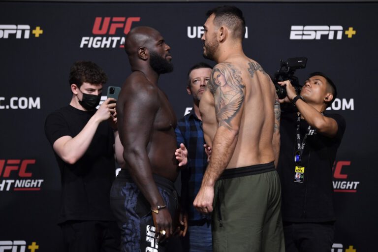 UFC Rozenstruik x Sakai ao vivo: Como assistir as lutas na TV e online