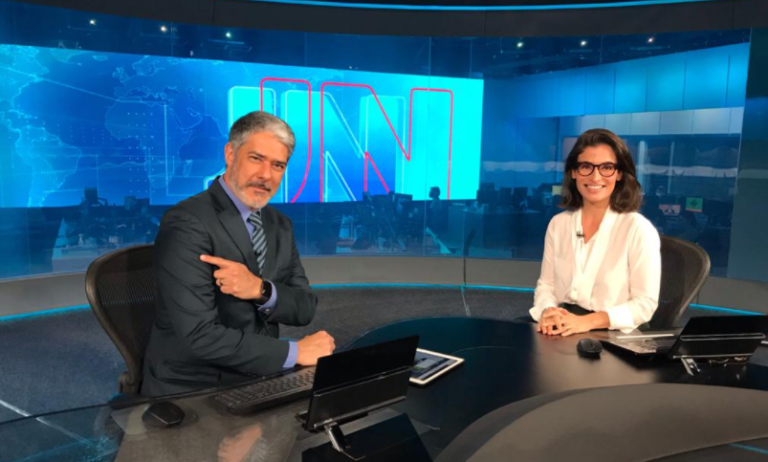 William Bonner faz desabafo após ser vacinado e cutuca negacionismo: “O mundo não é plano”