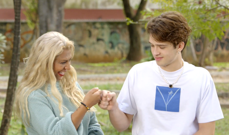 Te Devo Essa! Brasil 21/08/2021: João Guilherme presenteia a avó Tereza Convá